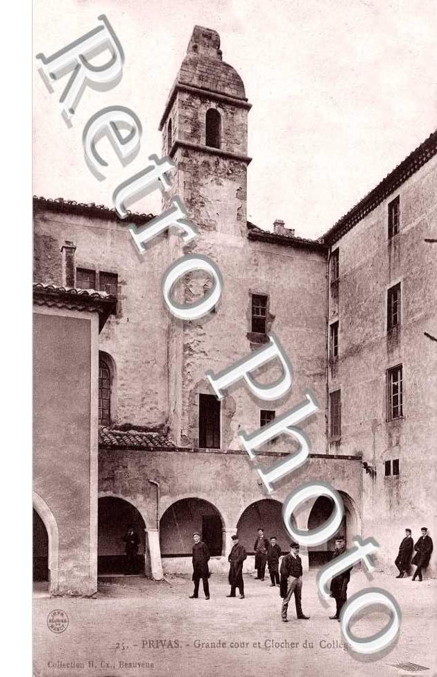 Grande Cour et Clocher du College