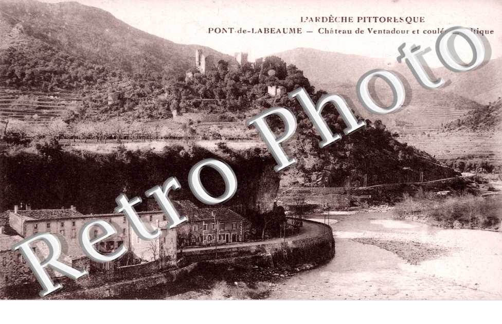Chateau de Ventadour et coulee basaltique