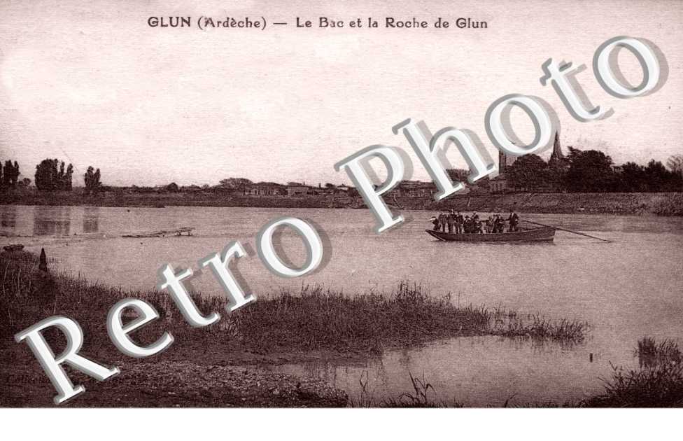 Le bac et la Roche de Glun