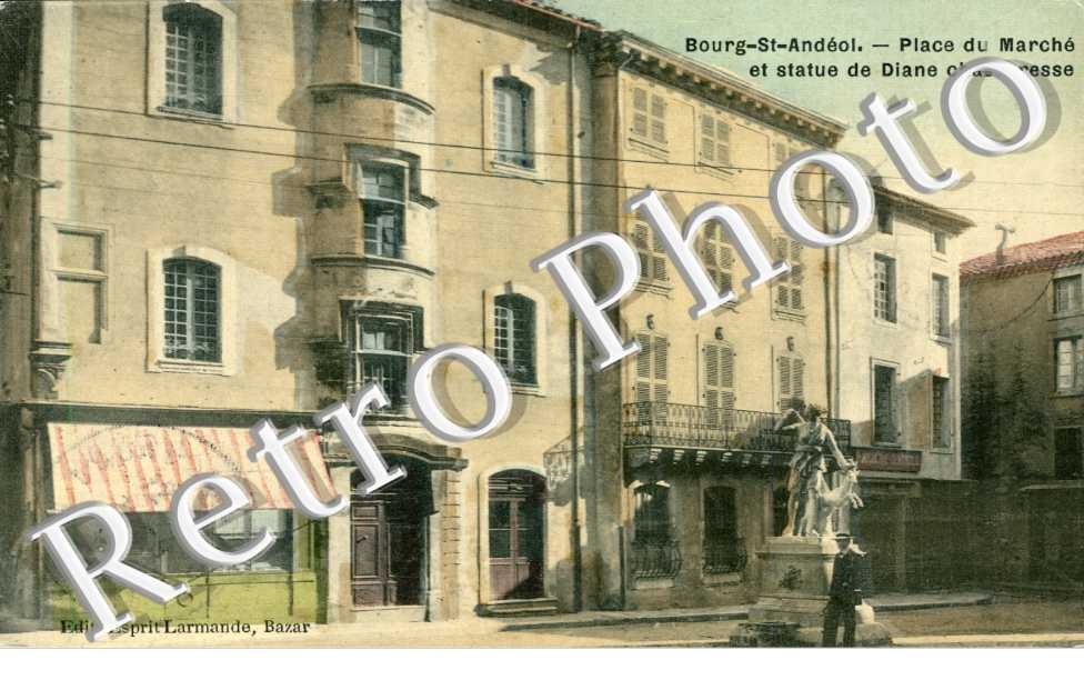 Place du marche et statue de Diane