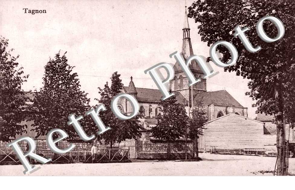 une place et eglise