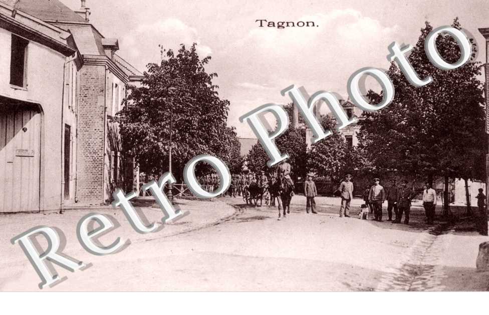 une rue avec militaires allemands en 1916