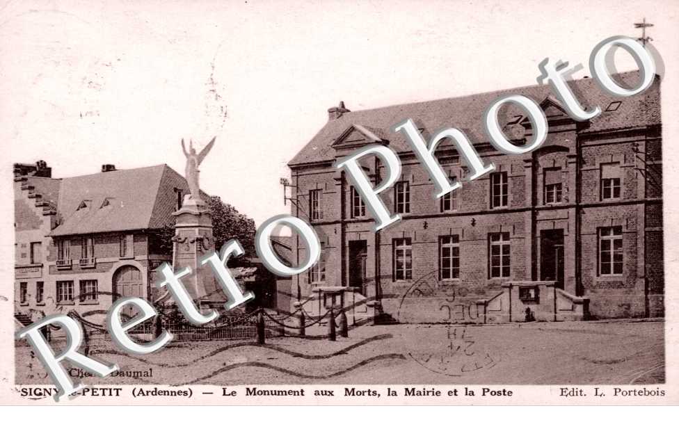 le monument aux morts, la mairie et la poste