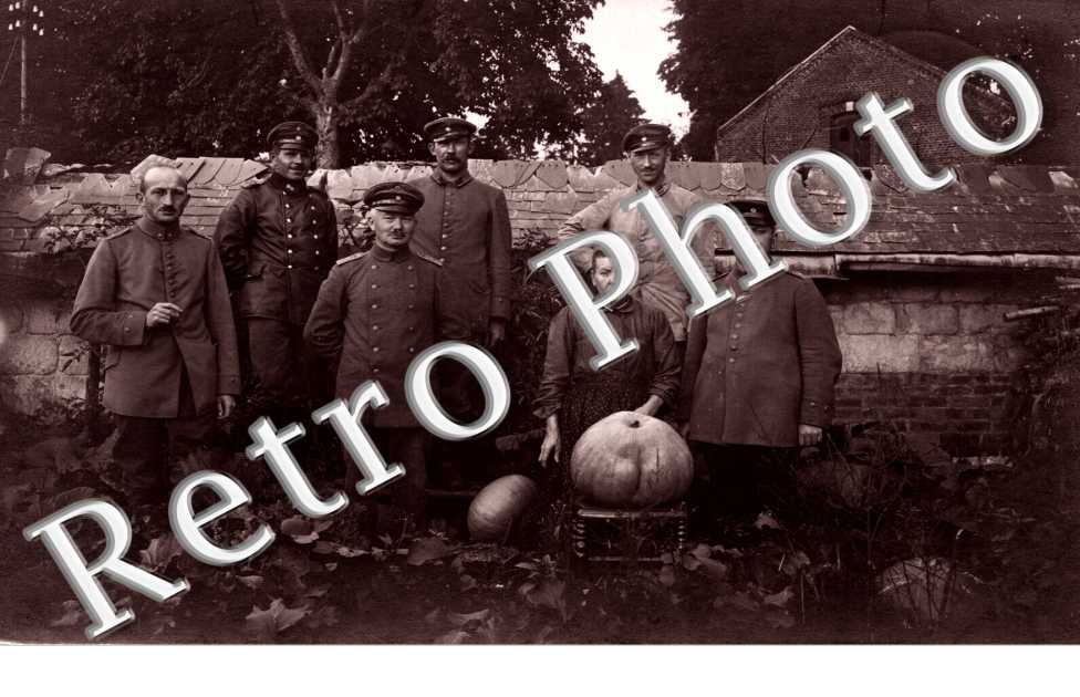 des militaires,une femme, courge et citrouille