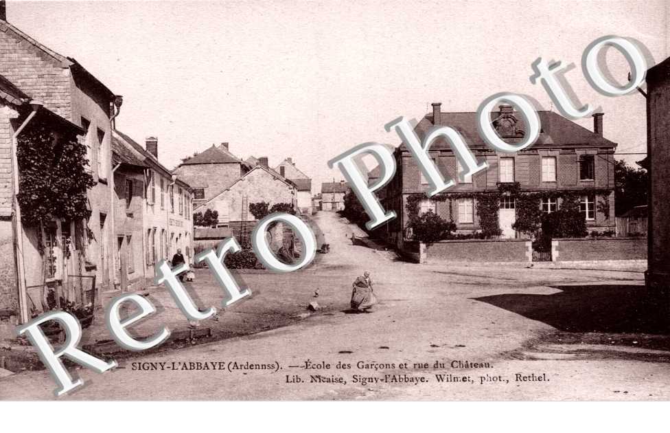 Ecole des garcons et rue du Chateau