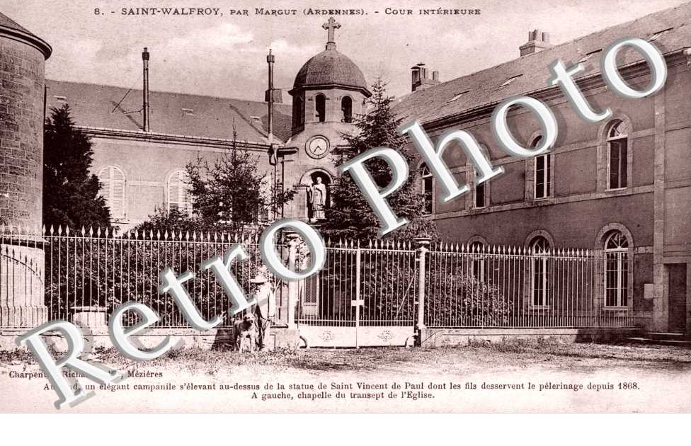 Saint Walfroy, cour interieure