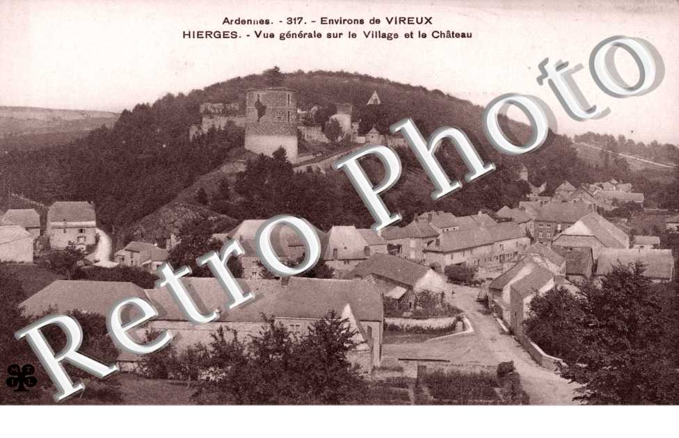 Vue generale sur le village et le chateau
