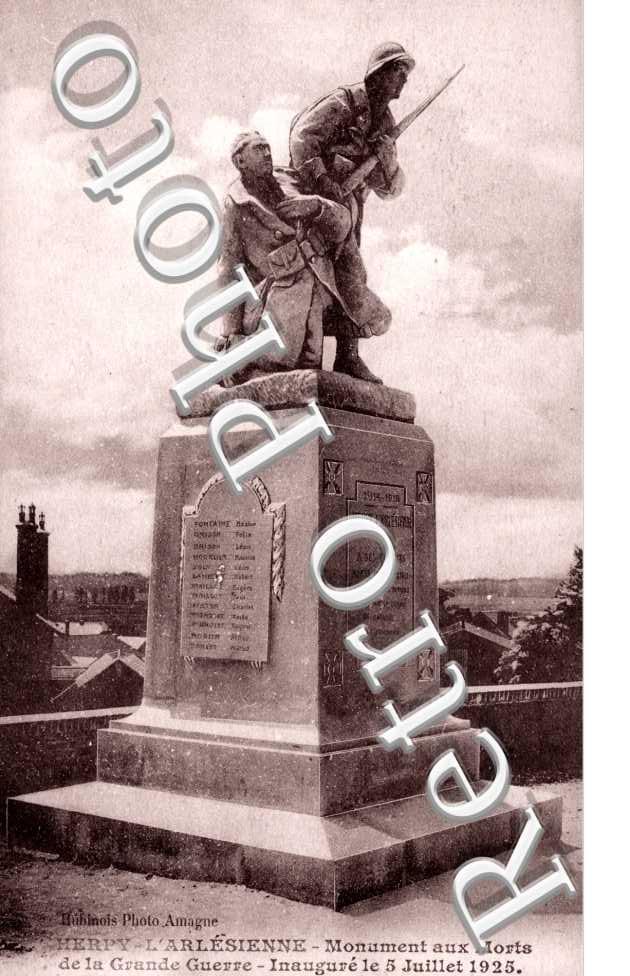 l'Arlesienne, monument aux morts de la Grande Guerre, inaugure le 5 juillet 1925