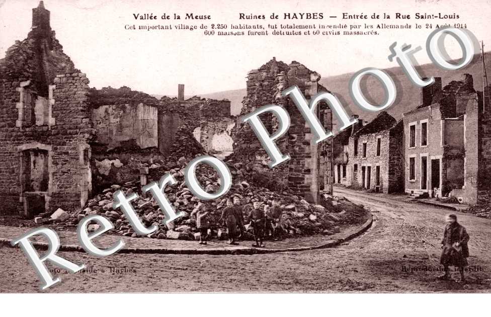 Ruines a l'entree de la rue Saint Louis