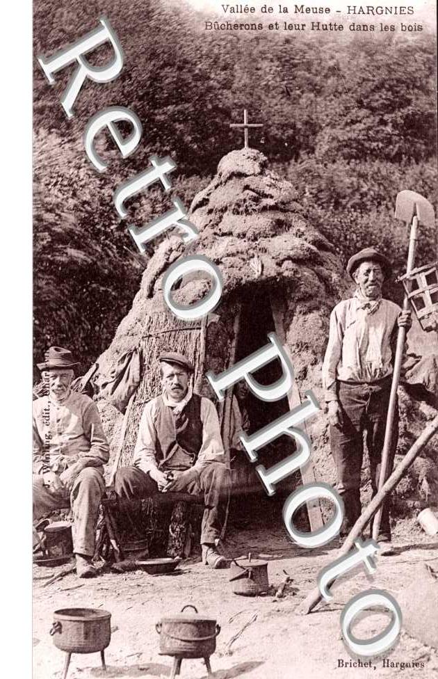Bucherons et leur hutte dans les bois