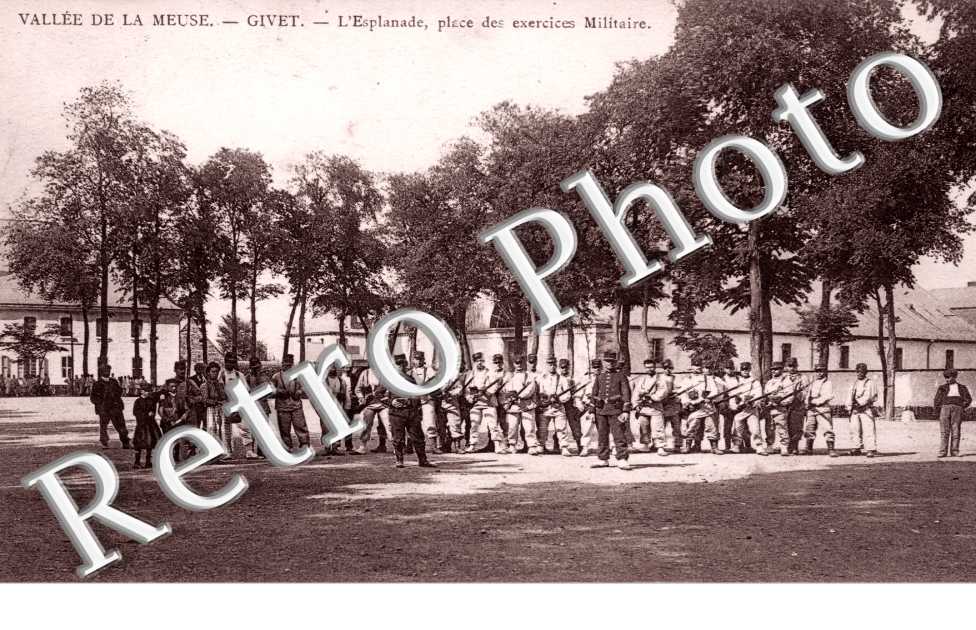 l'esplanade, place des exercices militaires