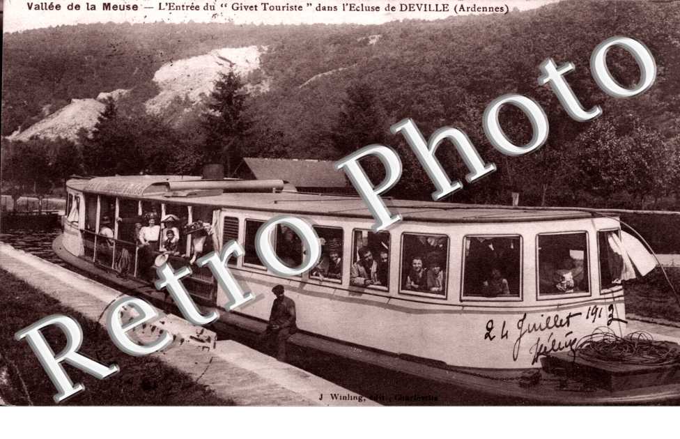 l'entree du "givet touriste" dans l'ecluse de deville