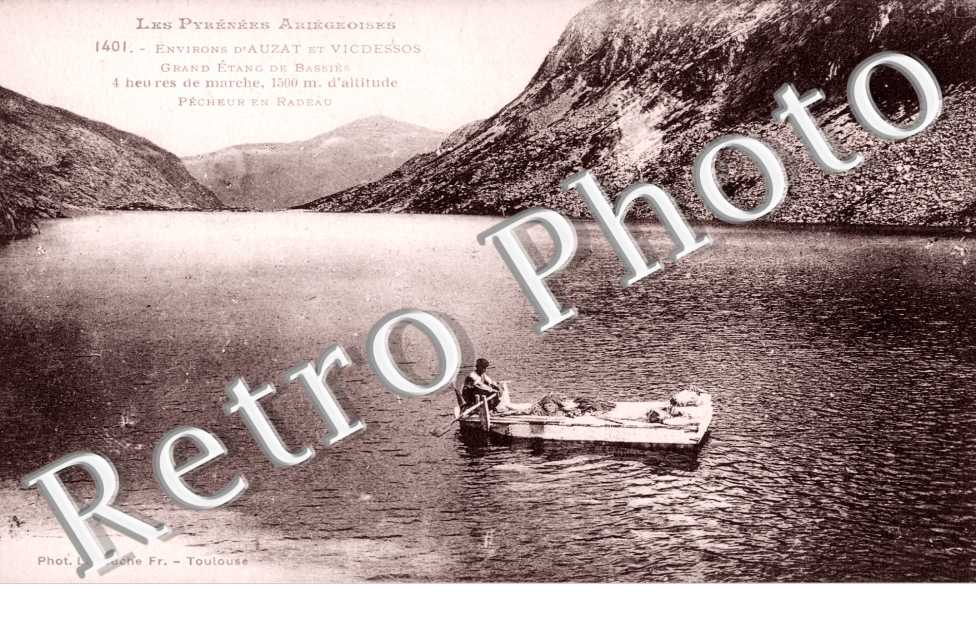 grand etang de Bassies, pecheur en radeau