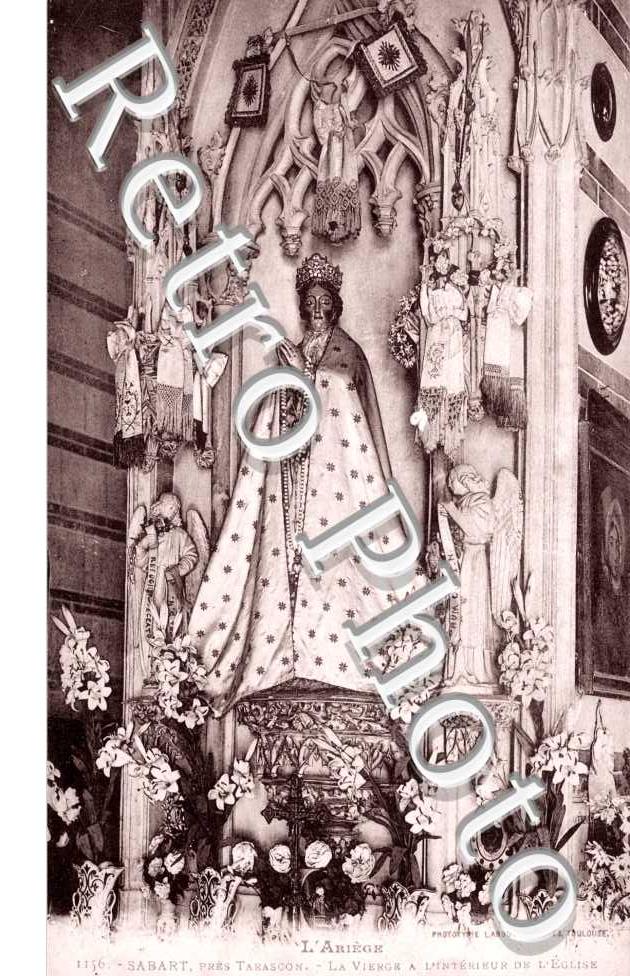 Sabart  la vierge a l'interieur de l'eglise