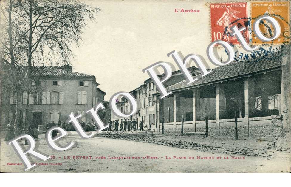 la place du marche et la halle