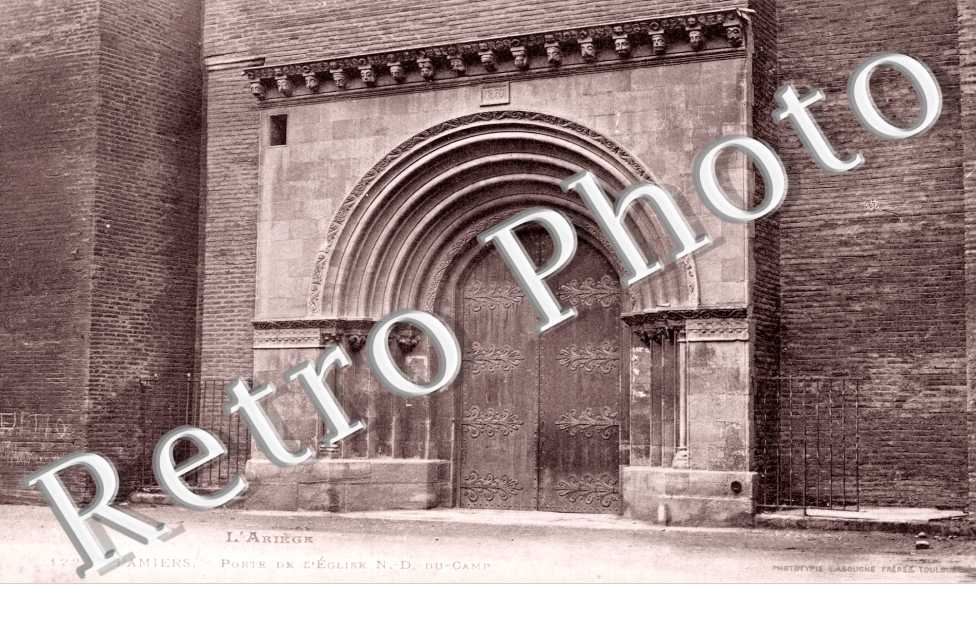 Porte de l'eglise N-D du Camp