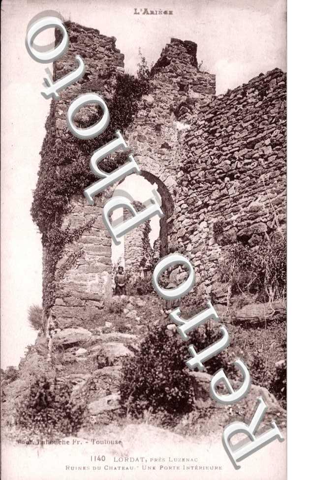ruines du chateau, une porte interieure
