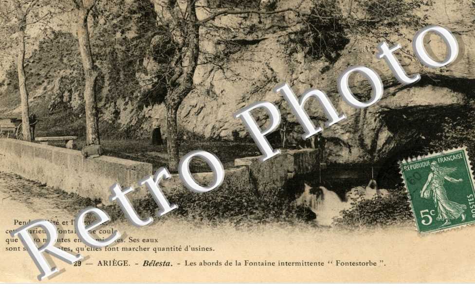 les abords de la fontaine intermittente "Fontestorbe"