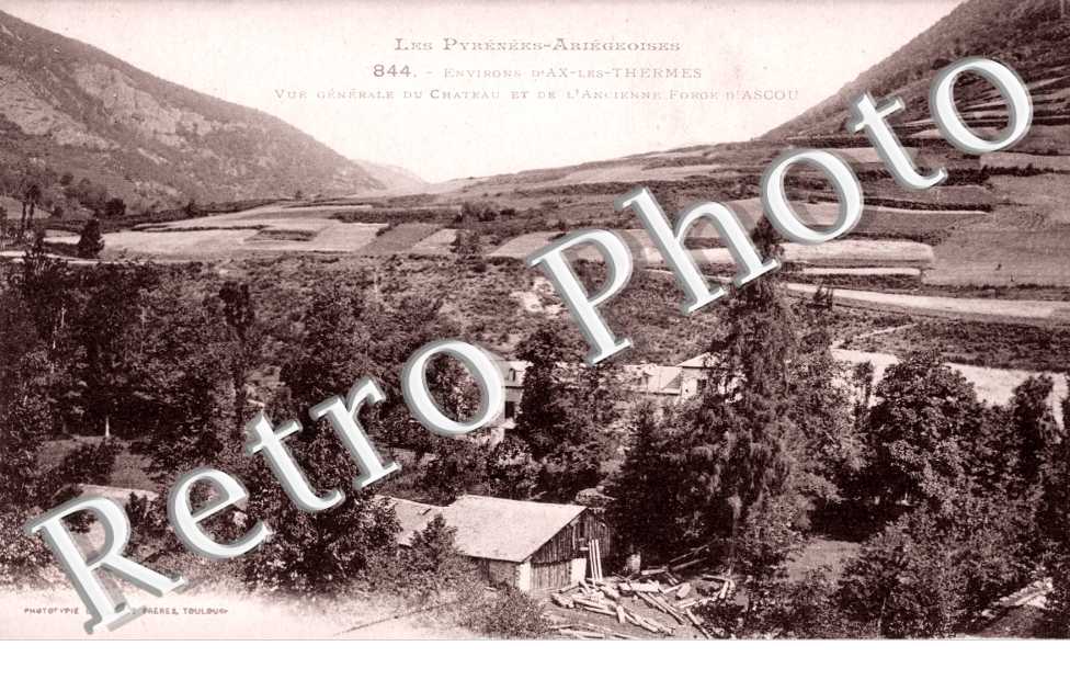 vue generale du chateau et de l'ancienne forge d'Ascou