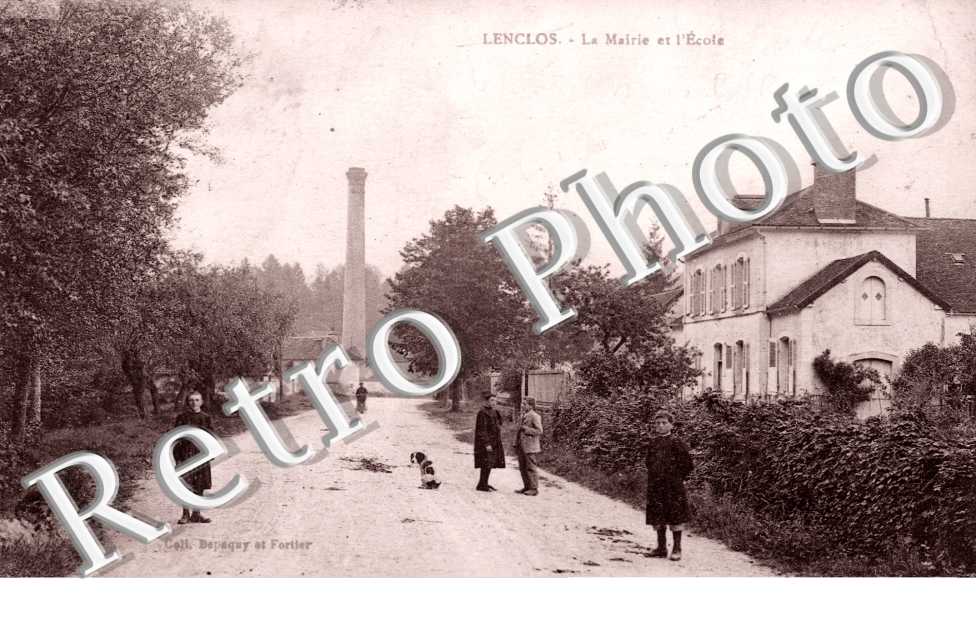 Lenclos, la mairie et l'ecole