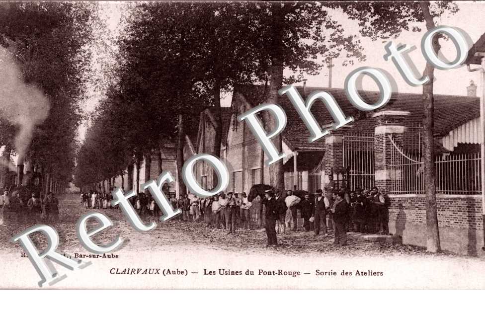 Clairvaux - les Usines du Pont Rouge - sortie des ateliers