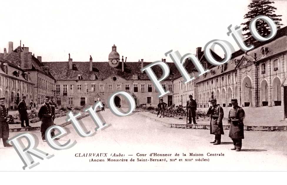 Clairvaux -  cour d'honneur de la Maison Centrale
