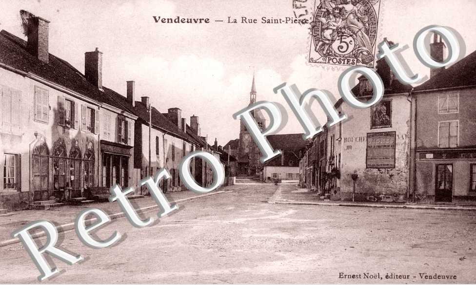 La Rue Saint Pierre