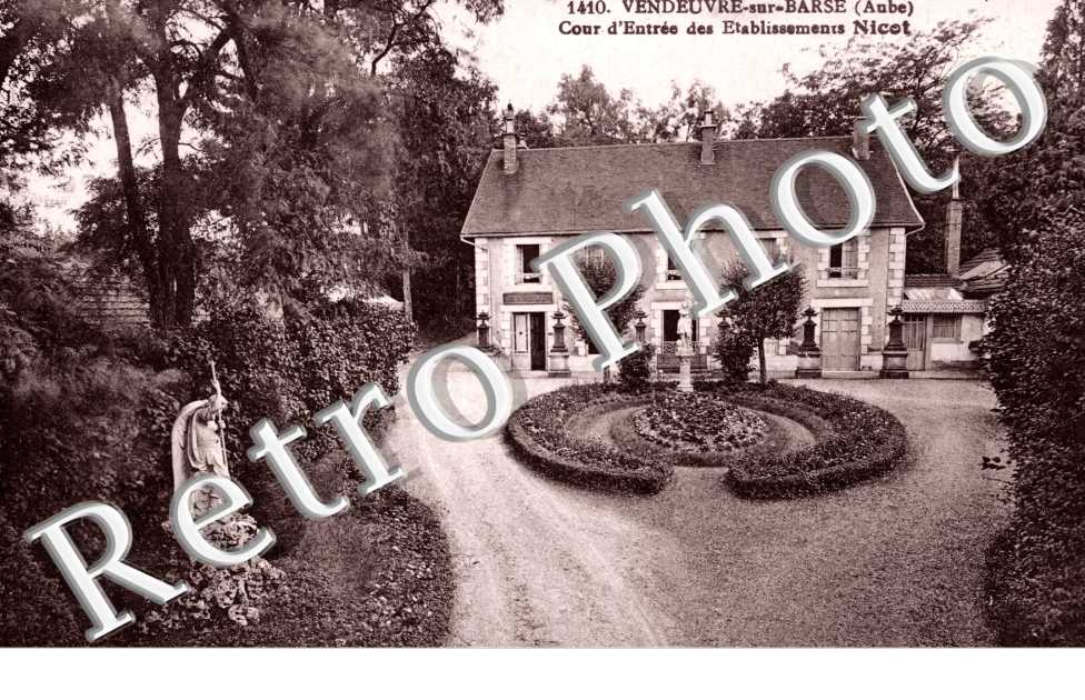 Cour d'entree des Etablissements Nicot