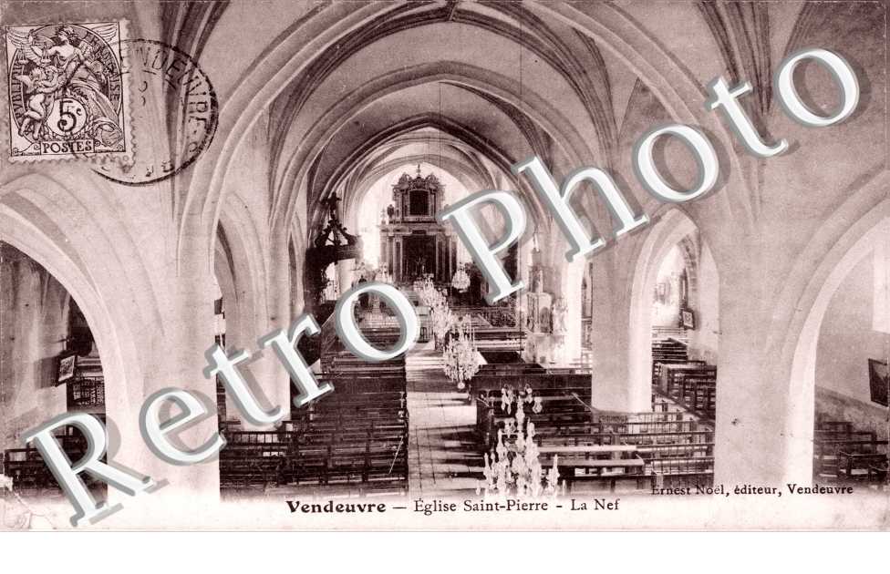 Interieur de l'eglise Saint Pierre - La Nef
