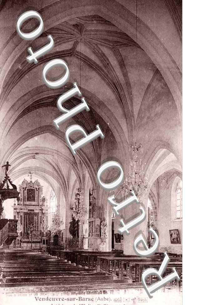 Interieur de l'eglise Saint Pierre