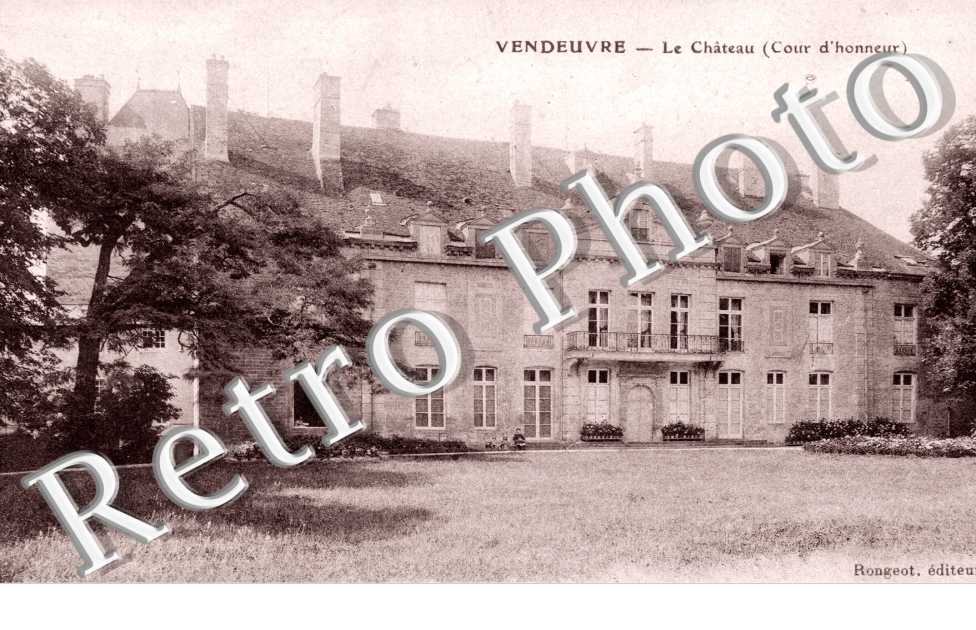 le Chateau - Cour d'Honneur