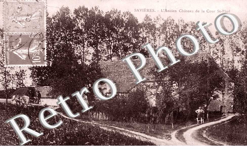l'ancien chateau de la cour Saint Phal