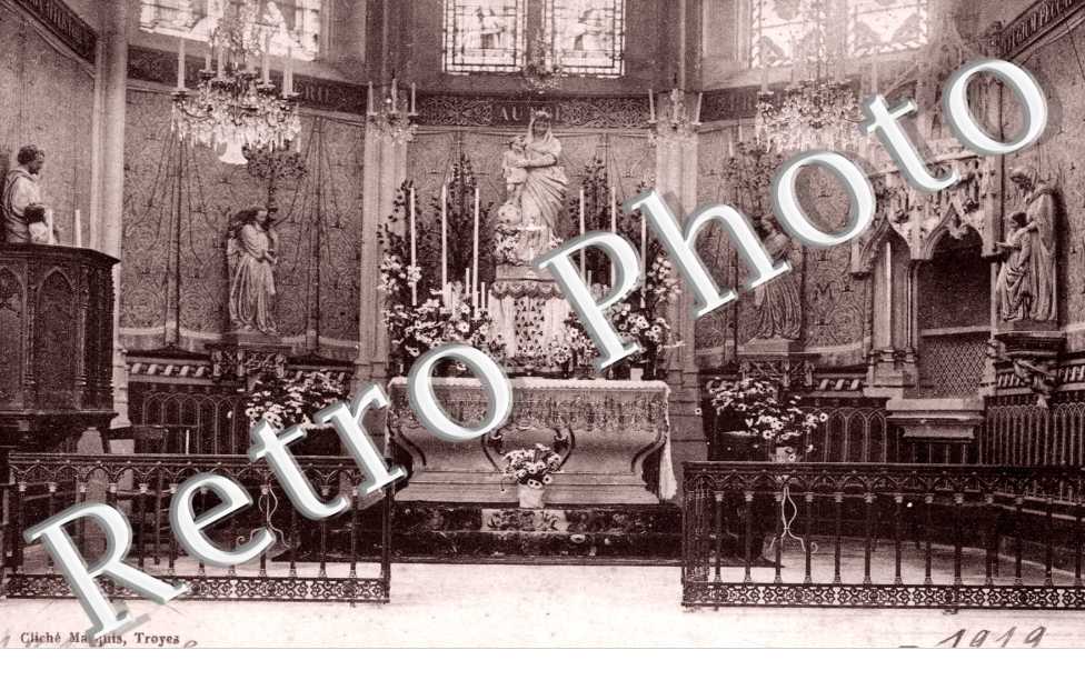 Interieur de l'eglise