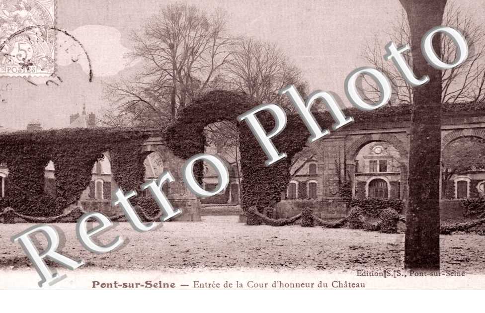 entree de la Cour d'Honneur du Chateau