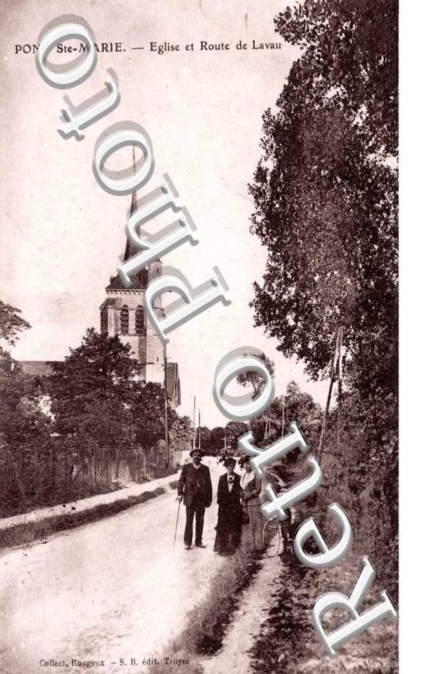 Eglise et Route de Lavau