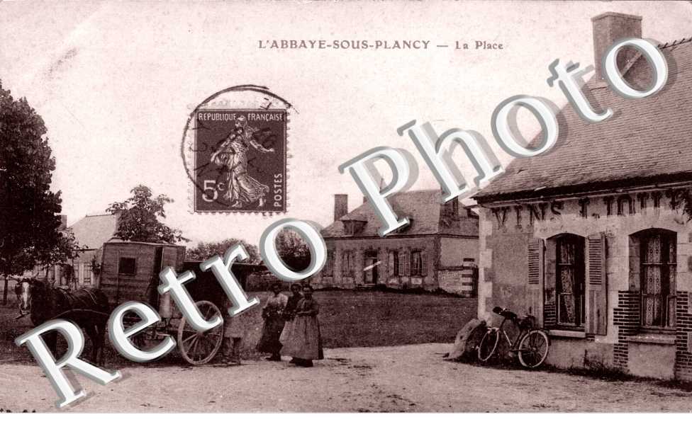 L'Abbaye sous Plancy - la Place