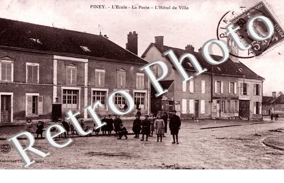 L'ecole - La Poste - L'Hotel de Ville