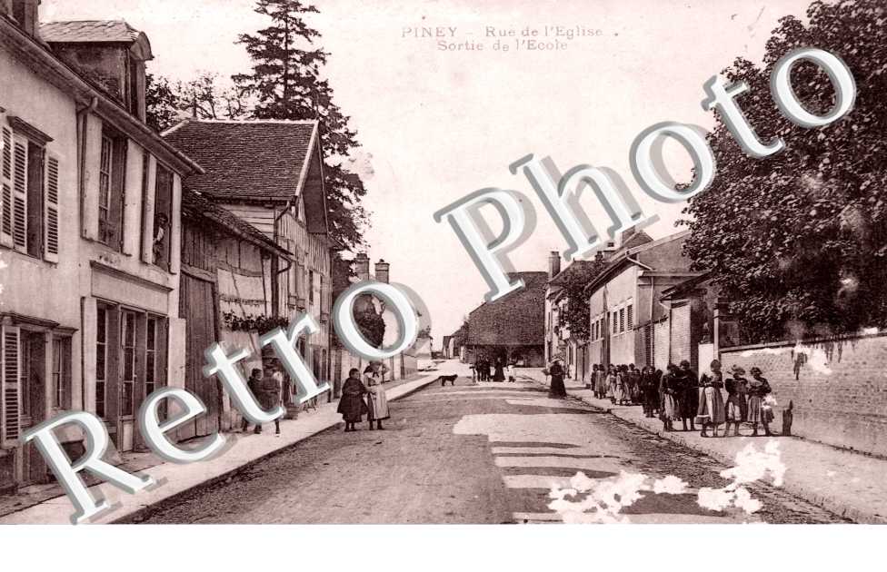 Rue de l'Eglise, Sortie de l'Ecole