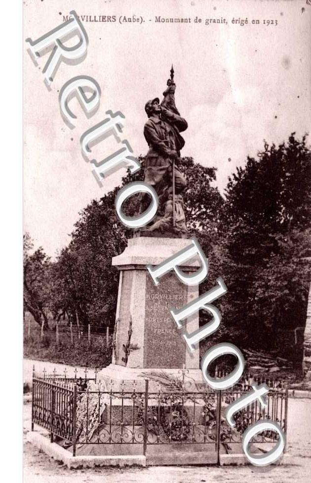 monument de granit erige en 1923