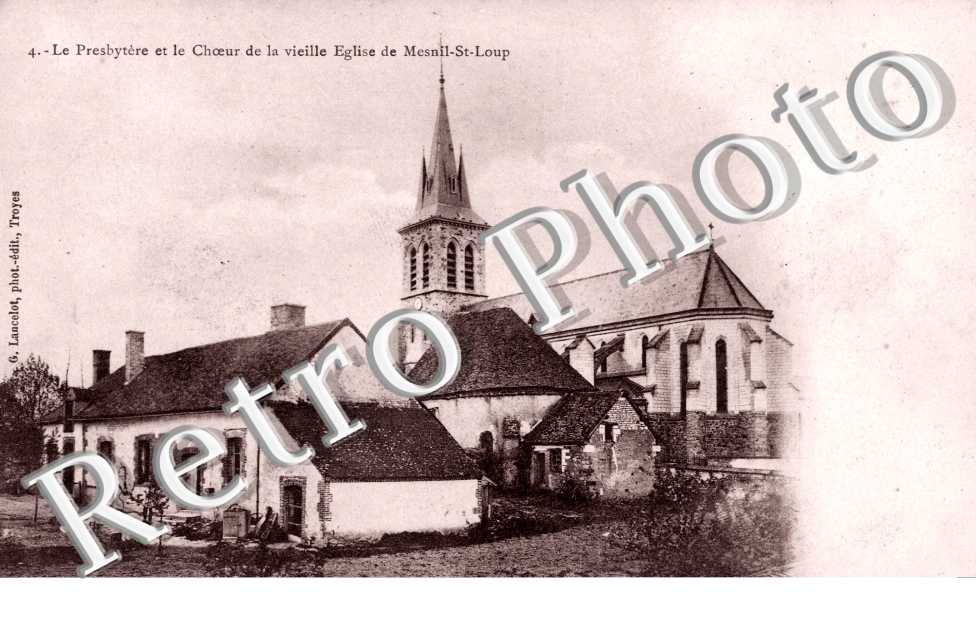 Le presbytere et la vieille eglise