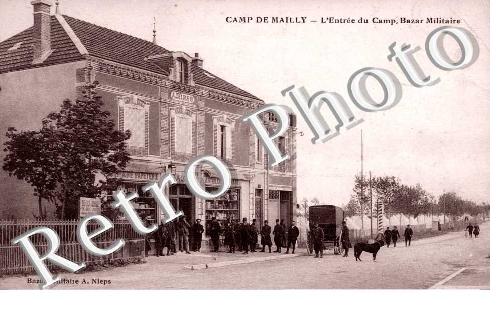 L'Entree du Camp, Bazar Militaire