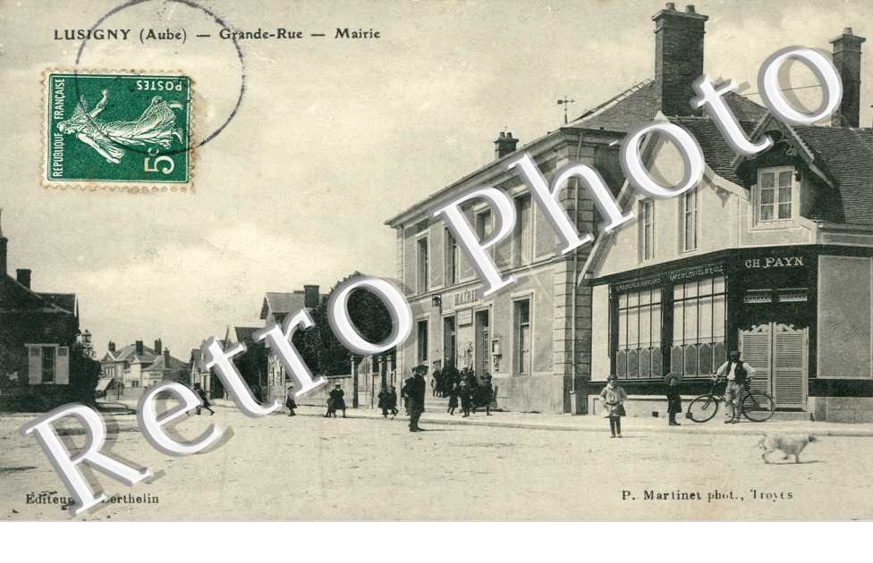 Grande rue - Mairie.