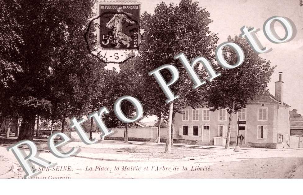 La Place, la Mairie et l'Arbre de la Liberte
