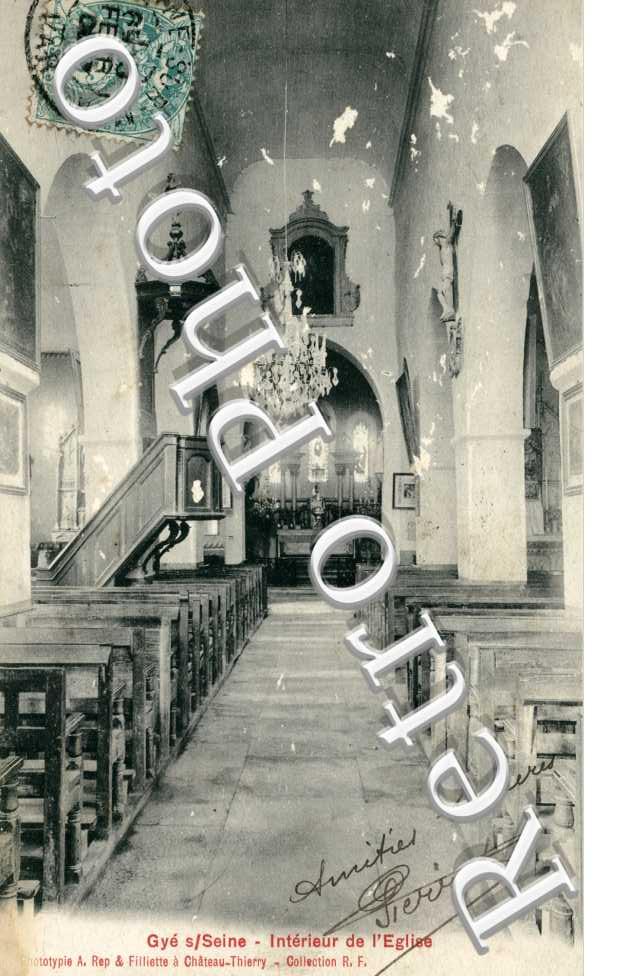 Interieur de l'eglise