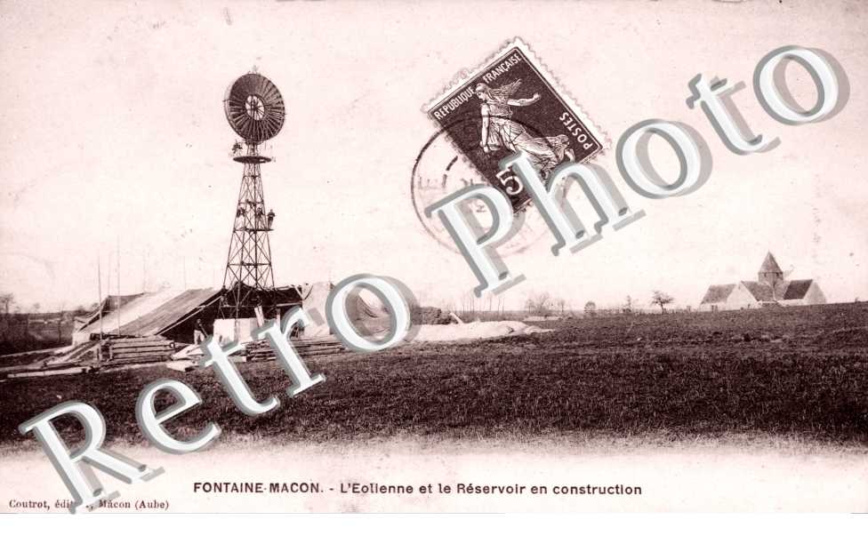 L'Eolienne et le Reservoir en construction