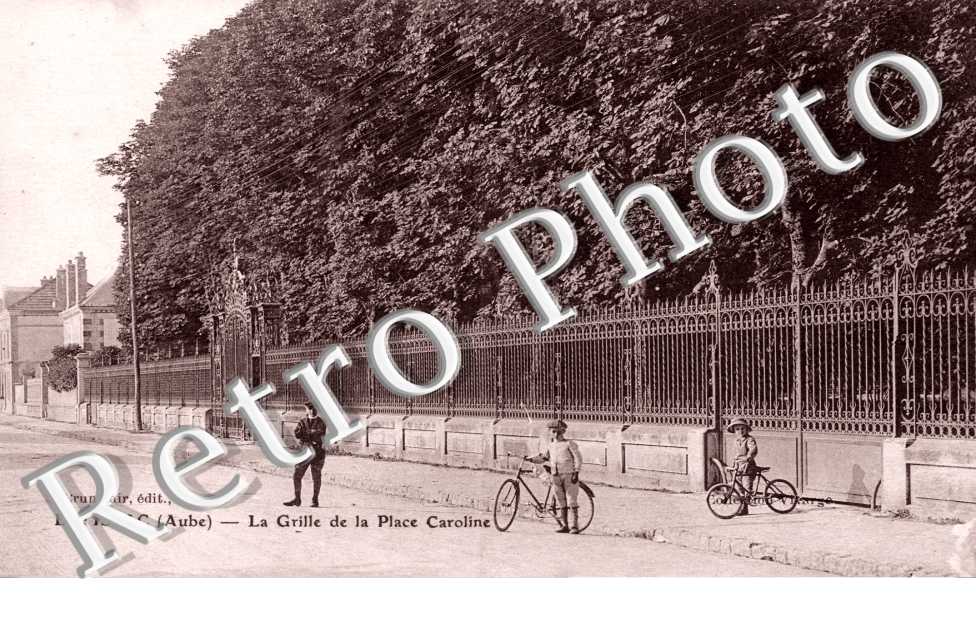 la grille de la Place Caroline