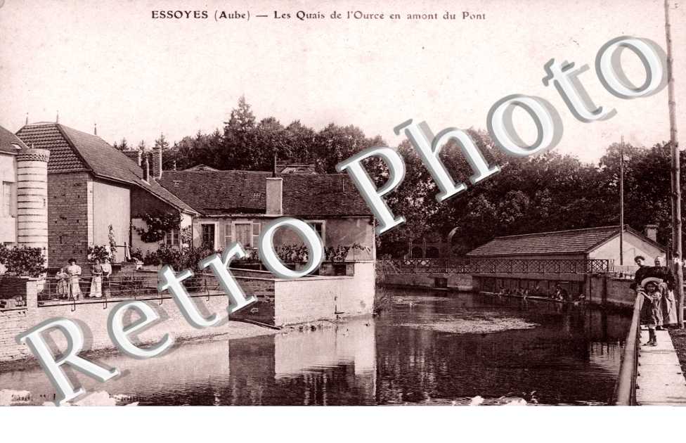 Quais de l'Ource en amont du Pont