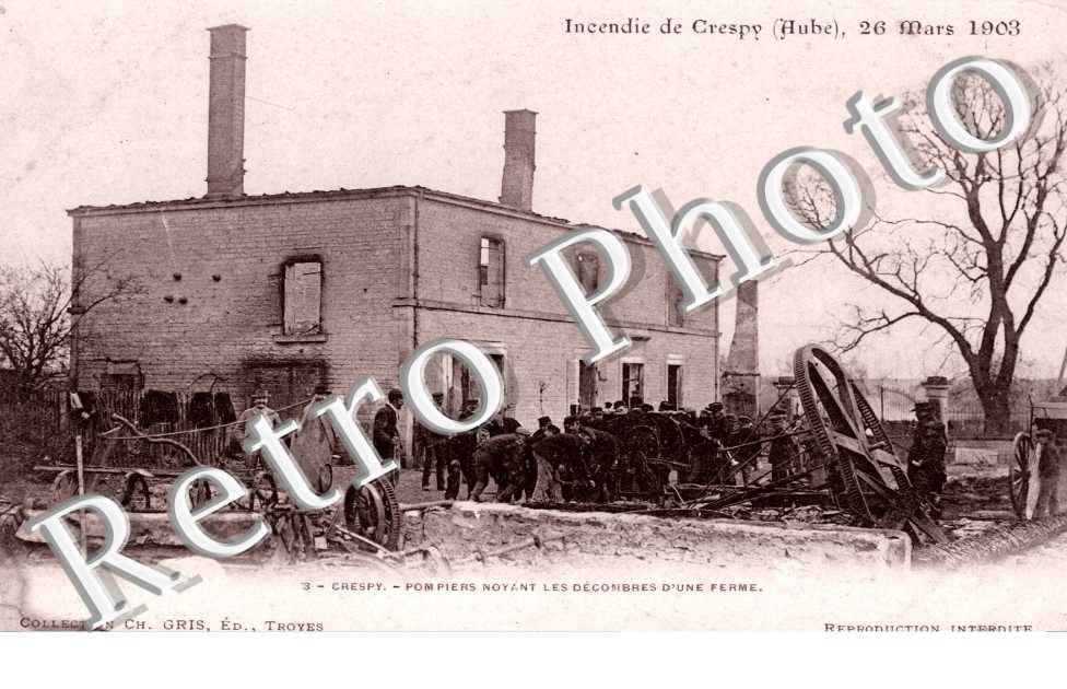 Incendie du 26 mars 1903, Pompiers noyant les decombres d'une ferme