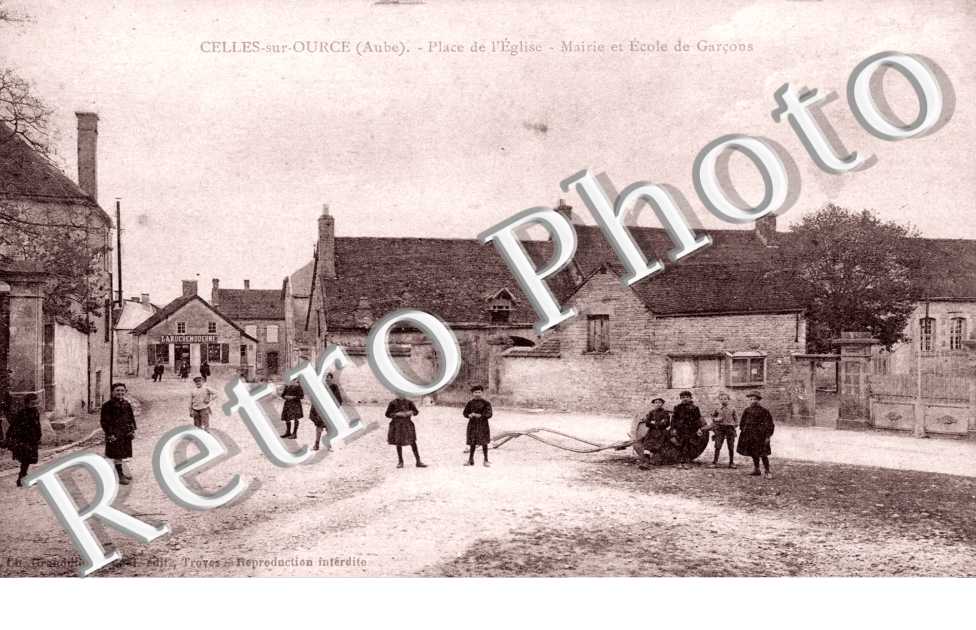 Place de l'eglise - Mairie et ecole de garcons