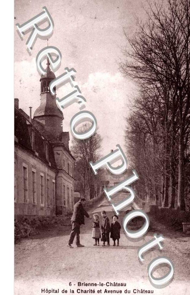 Hopital de la Charite et avenue du Chateau